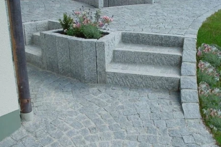 8318