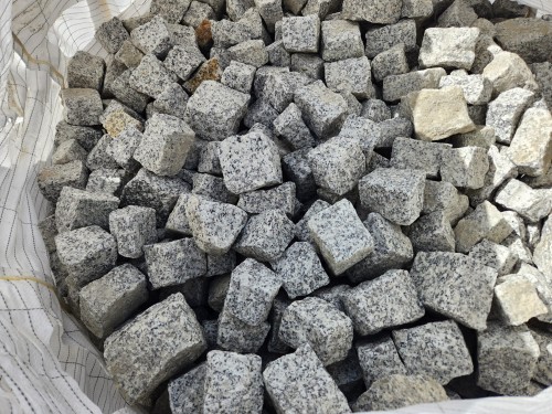 Prejsť na produkt Žulová kocka 8/11 Surová a štiepaná - Strzegomska