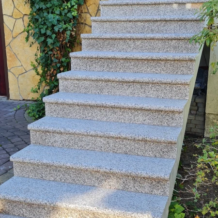 8466